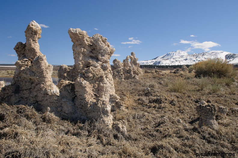 Tufa and mountain2010d12c073.jpg